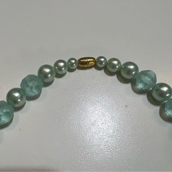 Vintage Avon Aqua Blue Icy Pastel Necklace - Picture 3 of 4